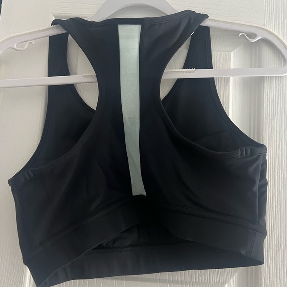 Pelaton Essential Racerback bra - Picture 3 of 4